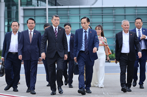 Thủ tướng Lê Minh Hưng lên đường dự Hội nghị Cấp cao kỷ niệm 35 năm quan hệ ASEAN-Nga